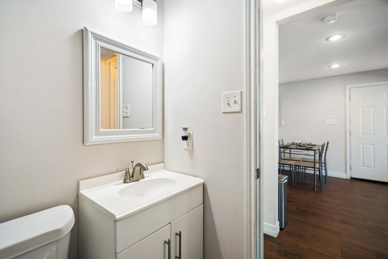 Stunning & Vibrant Apt 7 Min From Tx Med Center Хюстън Екстериор снимка